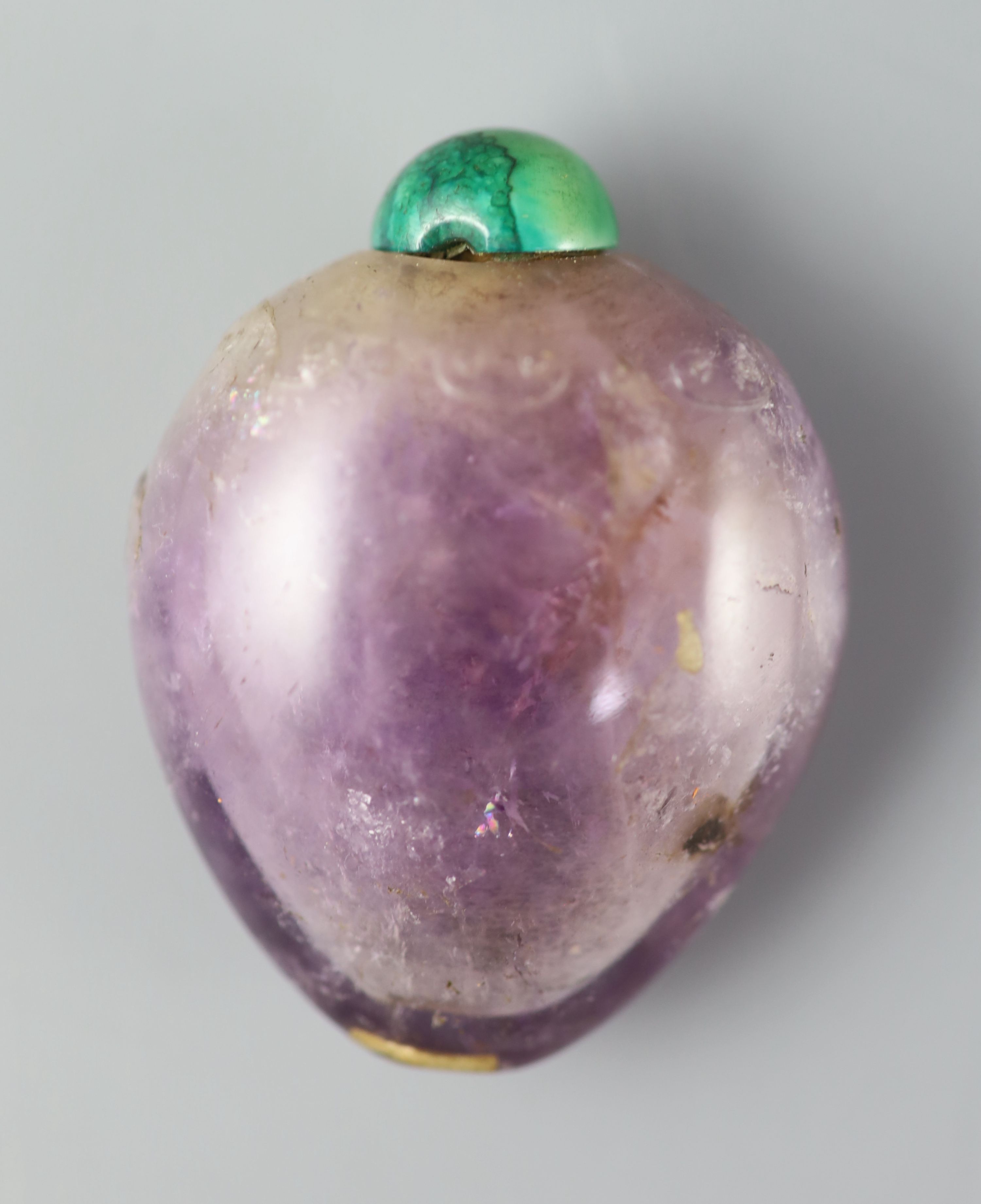 A Chinese amethyst crystal snuff bottle, 1800-1900, total height 5.1cm high